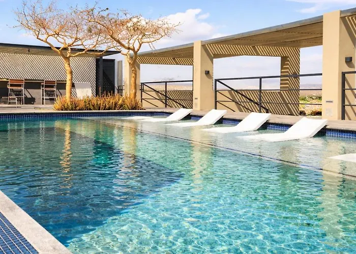Rooftop Escape • Walk To • Luxury *