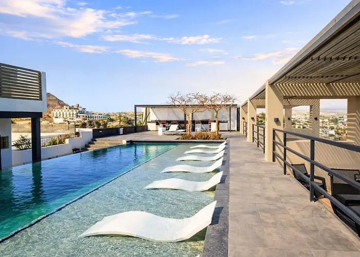 Rooftop Escape • Walk To • Luxury Apartamento