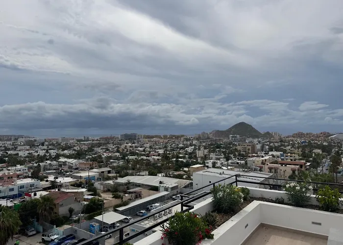 Rooftop Escape • Walk To • Luxury Apartamento