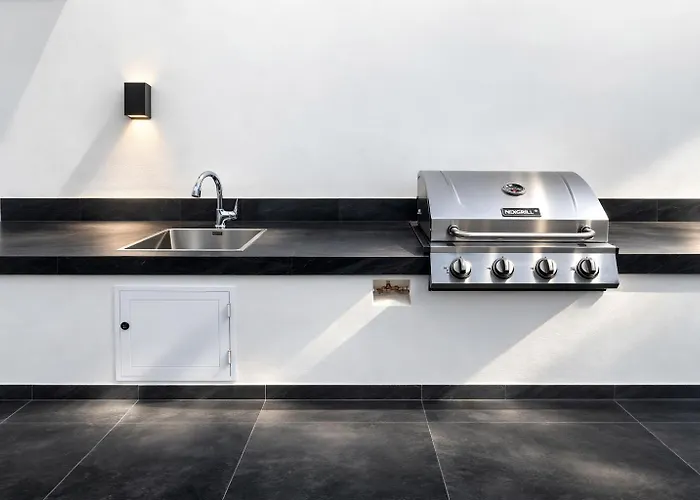 Rooftop Escape • Walk To • Luxury Apartamento